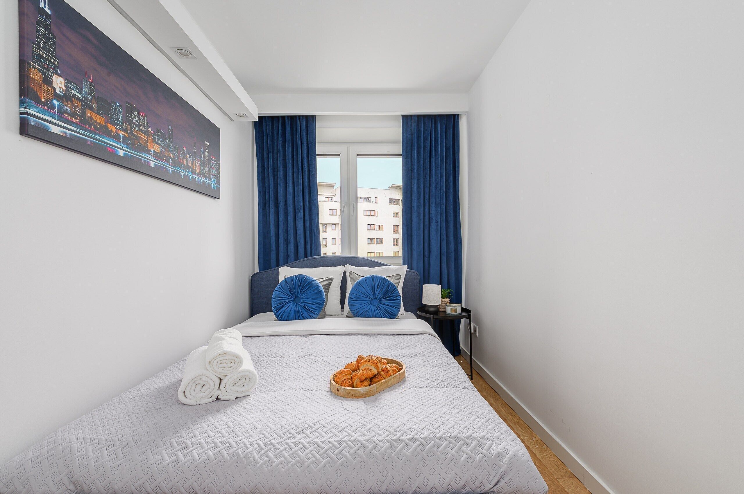 Comfort Apartment, Courtyard View | Premium bedding, laptop workspace, blackout drapes, iron/ironing board