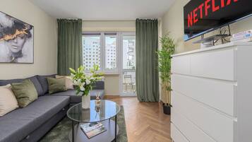 Classic-Apartment, 2 Schlafzimmer, Blick auf den Innenhof | Wohnbereich