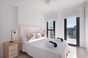 Room - Luxury at the Beach (Los Arenales del Sol)