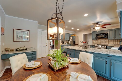 Group Getaway w/ Private Yard in Marietta