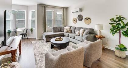 Walk to Cleveland Clinic! Contemporary Townhome