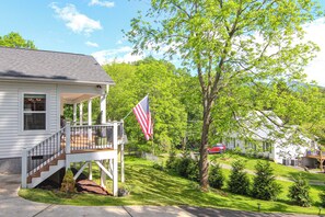 A house with a porch, a flag, and a lawn. - Walk to Dtwn Waynesville! Dual Mtn Havens w/ Decks (Waynesville)