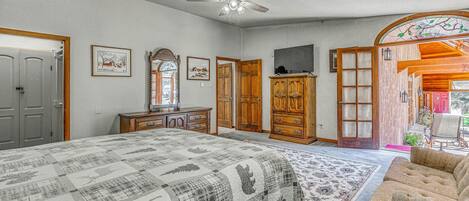 House (5 Bedrooms) | Interior