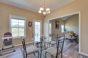 House (3 Bedrooms) | Interior