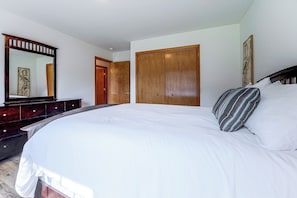 Interior - Fish Lake Roosevelt! Mtn-view Home w/ Game Room (Davenport)