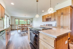 Interior - Fish Lake Roosevelt! Mtn-view Home w/ Game Room (Davenport)
