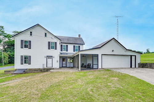 Farmhouse W/creek & Fireplace Near Gettysburg!