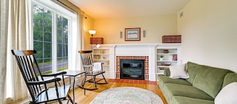 Farmhouse W/creek & Fireplace Near Gettysburg!