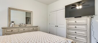 Screened-in Patio & Trampoline: Creola Getaway!