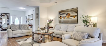 Screened-in Patio & Trampoline: Creola Getaway!