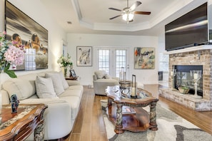 House (5 Bedrooms) | Interior