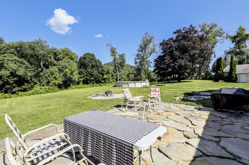 Perfect Family Retreat: Pool, Fire Pit