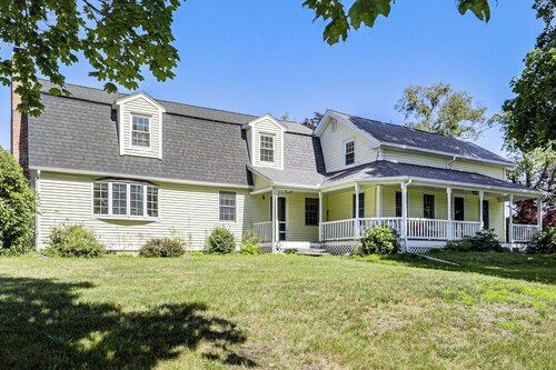 Perfect Family Retreat: Pool, Fire Pit
