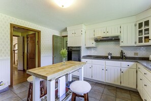 Talo (4 Bedrooms) | Sisätilat
