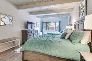 A bedroom with a bed, dresser, TV, and a window with curtains. - Great for Families! Pinetop Sanctuary w/ Patio (Pinetop)