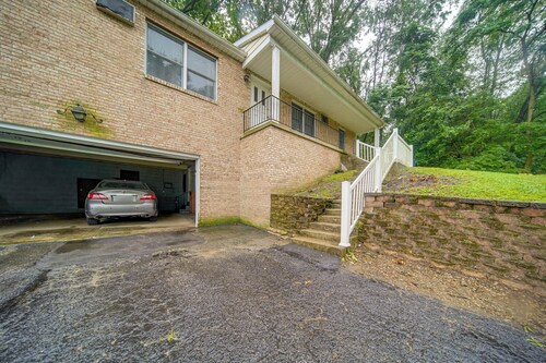 3 Mi to Mill Creek Parks - Pet Friendly!