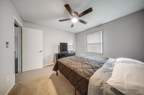 3 Mi to Mill Creek Parks - Pet Friendly!