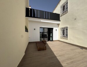 Apartment | Balcony - Premium Suite With Jacuzzi (Albacete)