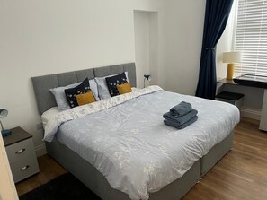 Ferros/tábuas de passar roupa, acesso à internet, roupa de cama