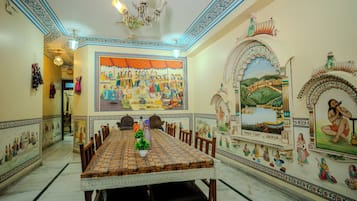 Quarto casal luxo | Opções para refeição