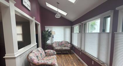 Cozy lakeside 2-bedroom house on Oneida Lake south shore