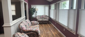 Cozy lakeside 2-bedroom house on Oneida Lake south shore