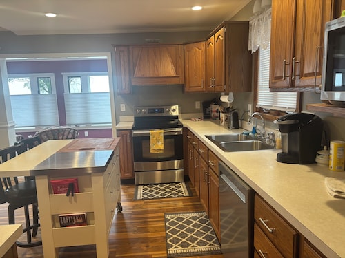 Cozy lakeside 2-bedroom house on Oneida Lake south shore