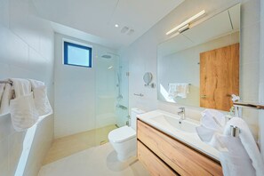 Bathroom - Bonsai 1BR Suite-Maple 308 (Noord)