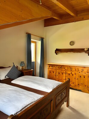 2 bedrooms, WiFi, bed sheets - Apartment 'Zum Rießacker' with Mountain View and Wi-Fi (Garmisch-Partenkirchen)