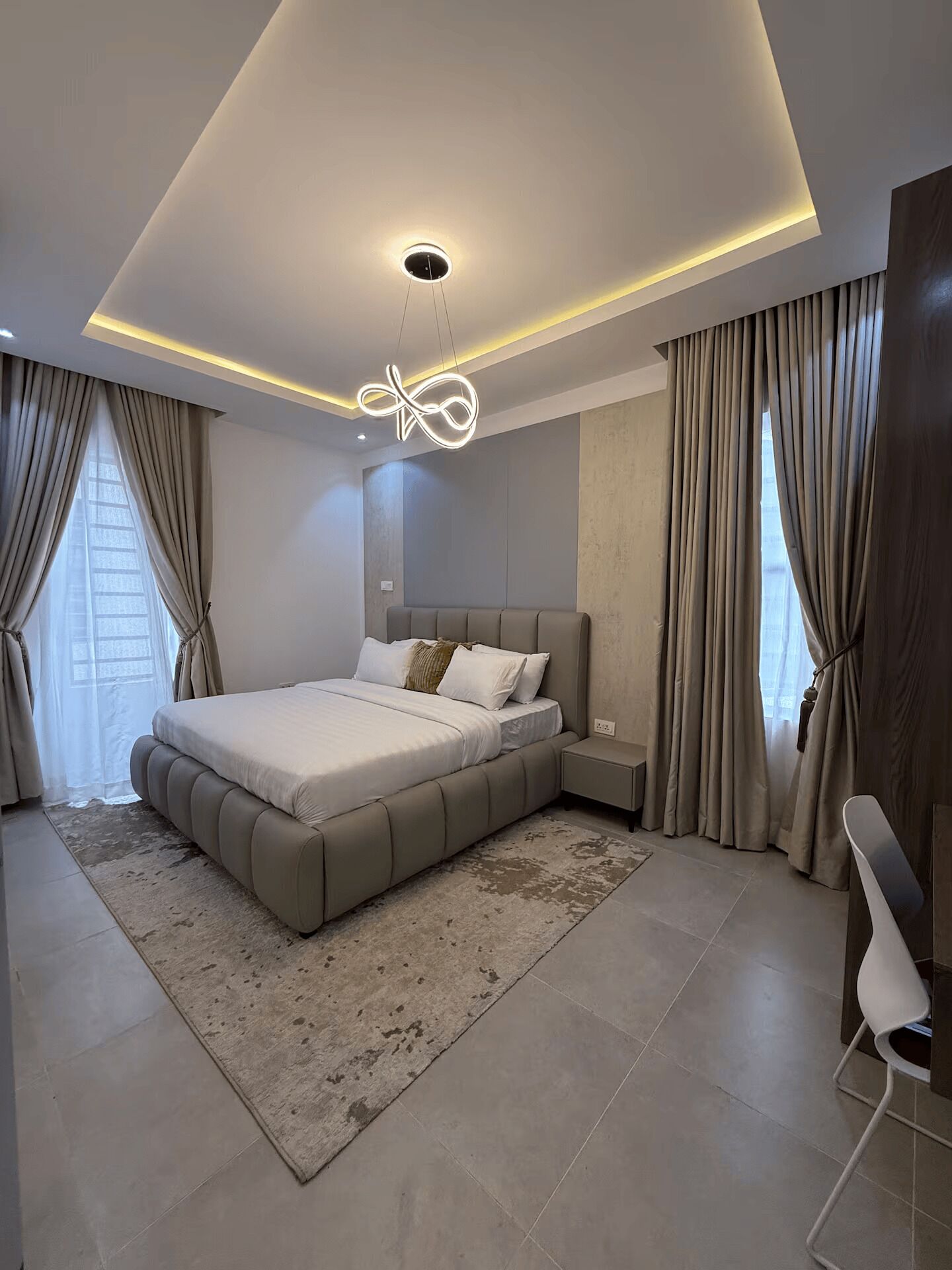 1 habitación, escritorio, tabla de planchar con plancha y wifi gratis 