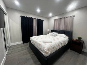 Desk, iron/ironing board, WiFi, bed sheets