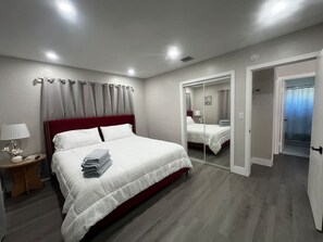 Desk, iron/ironing board, WiFi, bed sheets