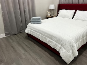 Desk, iron/ironing board, WiFi, bed sheets