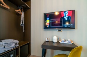 Habitación Deluxe con 1 cama doble o 2 individuales, vistas al patio | Caja fuerte, escritorio, cortinas opacas y sistema de insonorización