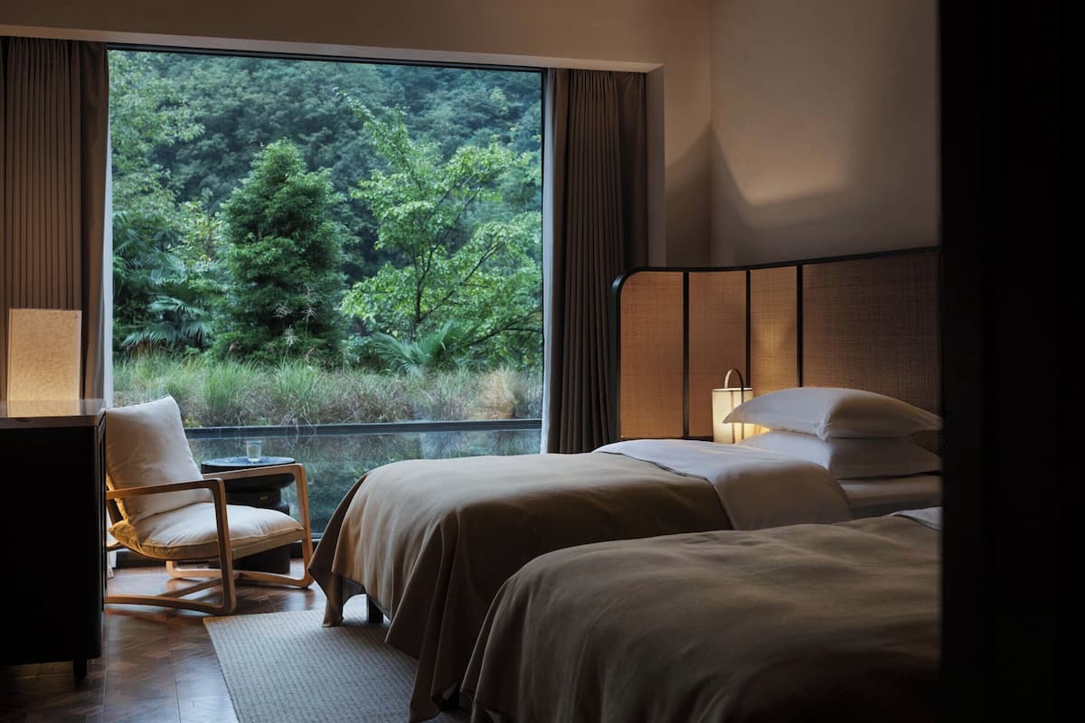 Classic Twin Room, Hill View | Premium bedding, desk, laptop workspace, blackout drapes
