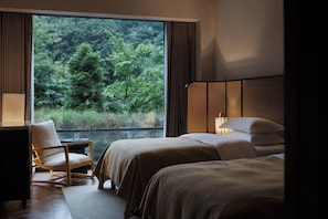 Classic Twin Room, Hill View | Premium bedding, desk, laptop workspace, blackout drapes - Qingcheng Moutain Boarding Home stay (Chengdu)