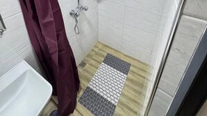 Standard Room | Bathroom