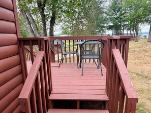 Outdoor dining - Bayside-Quiet Lakeside Getaway (Hayward)