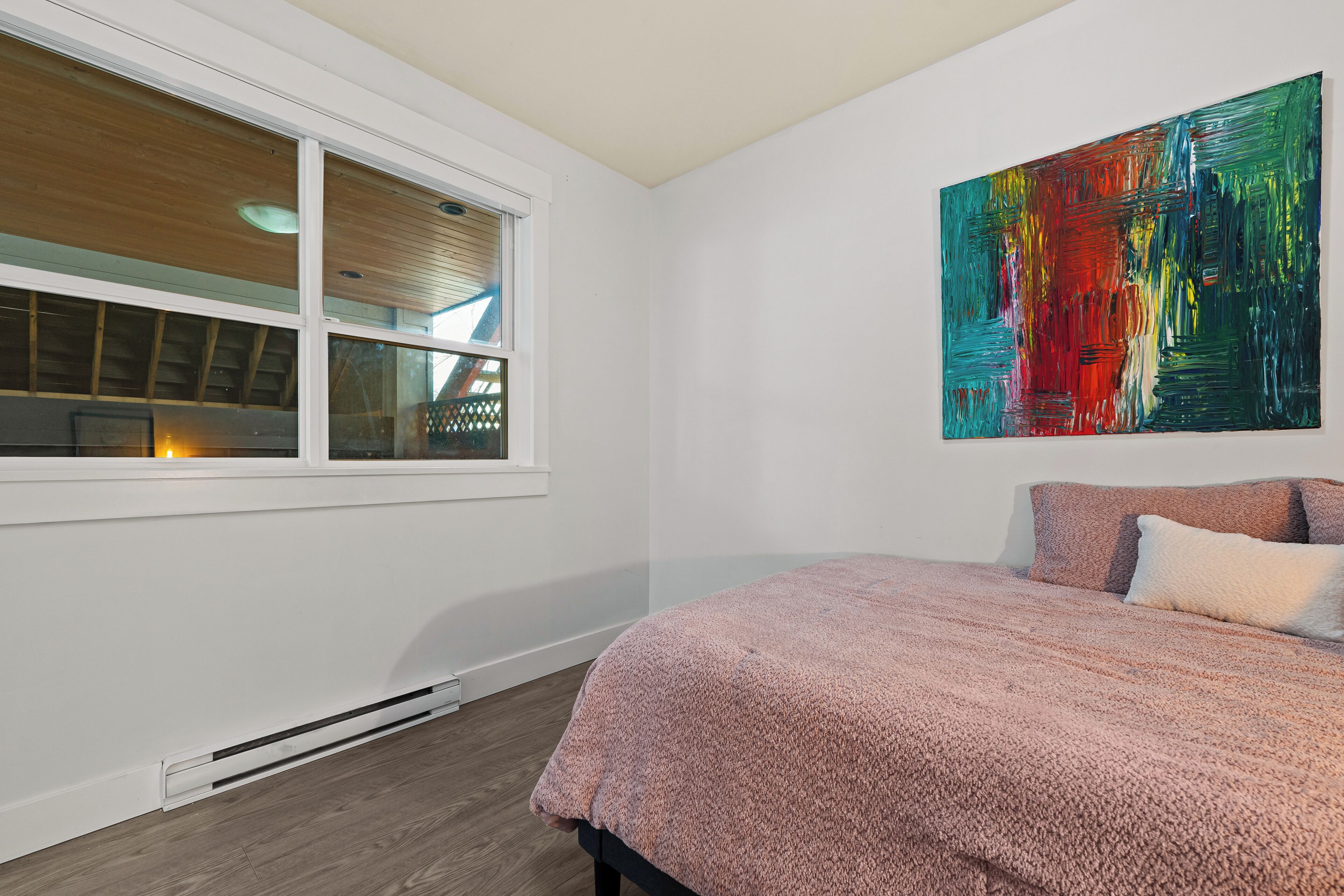 1 bedroom, desk, travel crib, WiFi (free)