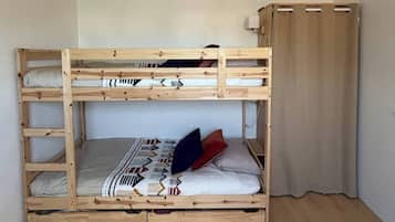 3 bedrooms, iron/ironing board, WiFi, bed sheets