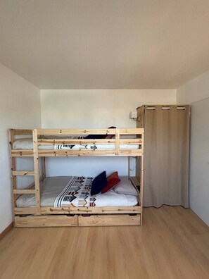 3 dormitorios, tabla de planchar con plancha, wifi y ropa de cama