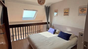 3 chambres, fer et planche à repasser, Wi-Fi, draps fournis