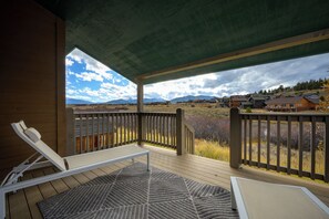 Property grounds - 1000 Lupine Lane Private home, 4 bedrooms, 2 living areas and VIEWS (Tabernash)