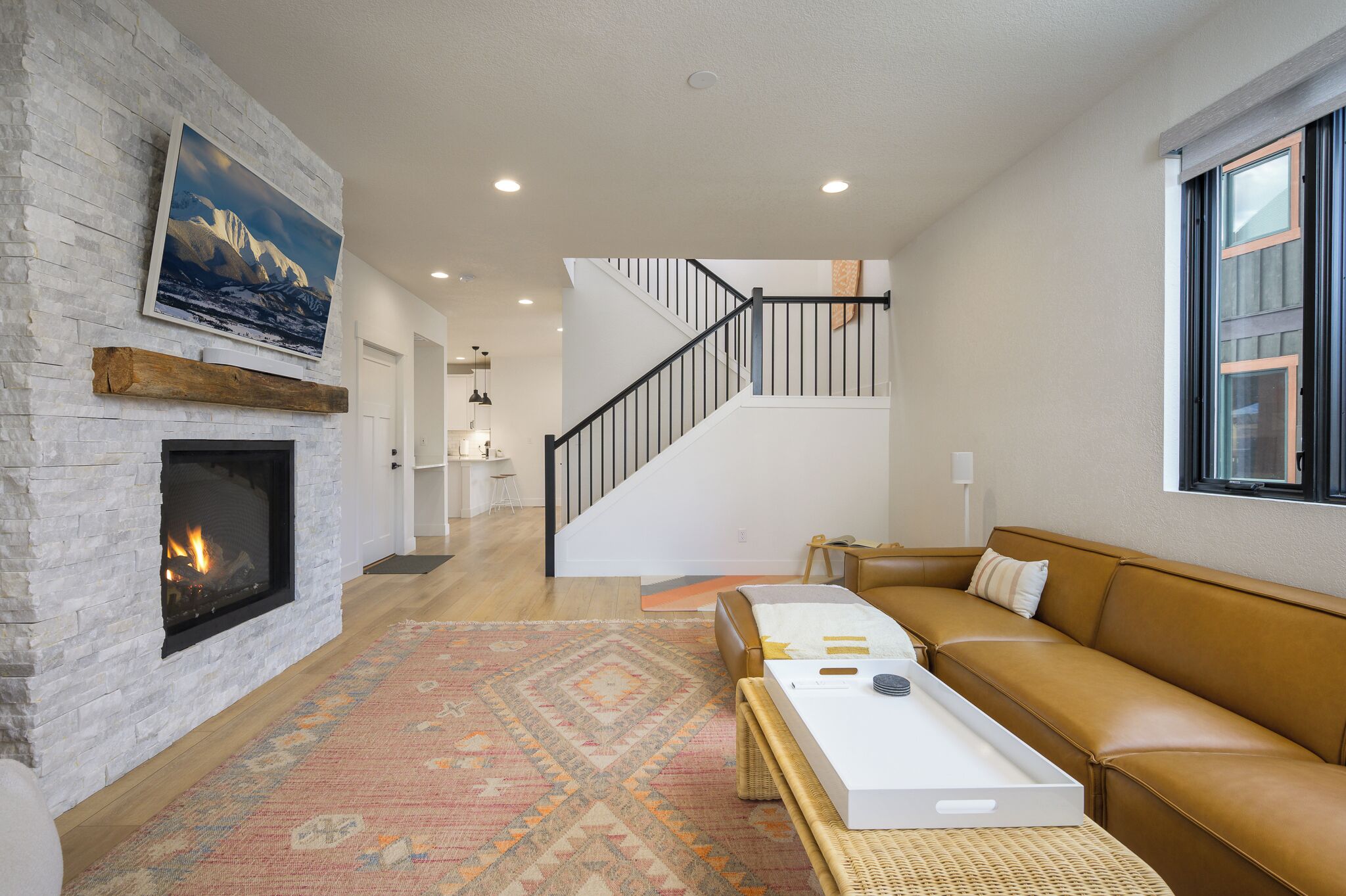 TV, fireplace