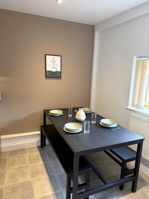 Dining - Market Place Retreat (Oxfordshire)