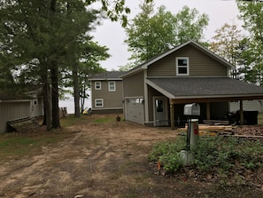 Exterior - Spacious 6-bedroom cottage, 15 ft from lake and 200 yds from Douglas Lake Bar (Pellston)