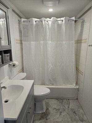 Shower, towels, toilet paper - Charming 3BR Townhome – 10-Min Walk to Boardwalk (Wildwood Crest)