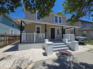 Exterior - Charming 3BR Townhome – 10-Min Walk to Boardwalk (Wildwood Crest)