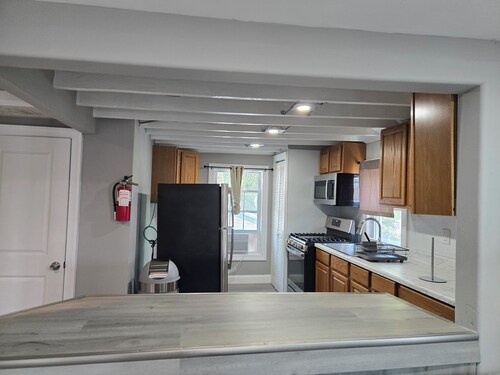 Charming 3BR Townhome – 10-Min Walk to Boardwalk