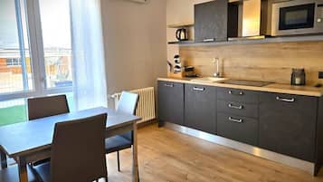 Comfort Apartment, Mountain View | Private kitchen | Electric kettle